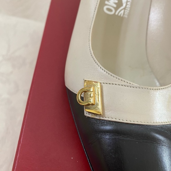 👠 Salvatore Ferragamo Two tone Pumps👠 - Picture 4 of 9